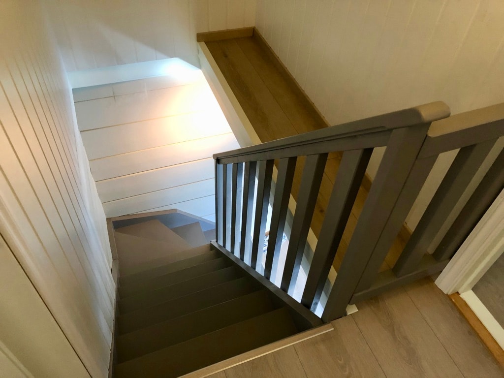 Gjesten vår må kunne gå i trapper, som går opp til andre etasje. 