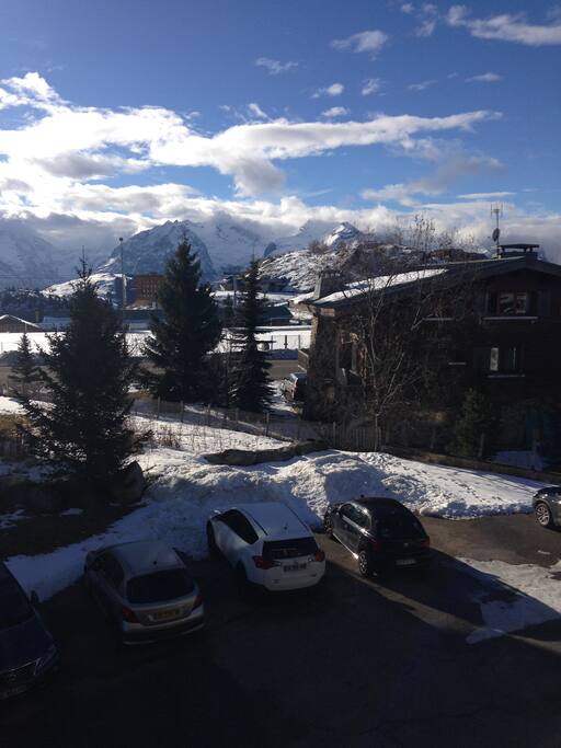 Vue dégagée sur le balcon