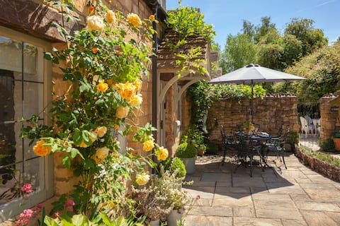 Top Airbnb: Hook Cottage - Beautiful 4 bed Cotswold Cottage in Chipping Campden