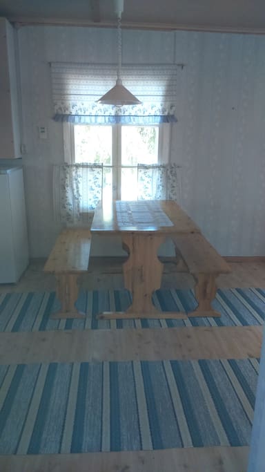 Keittiö.