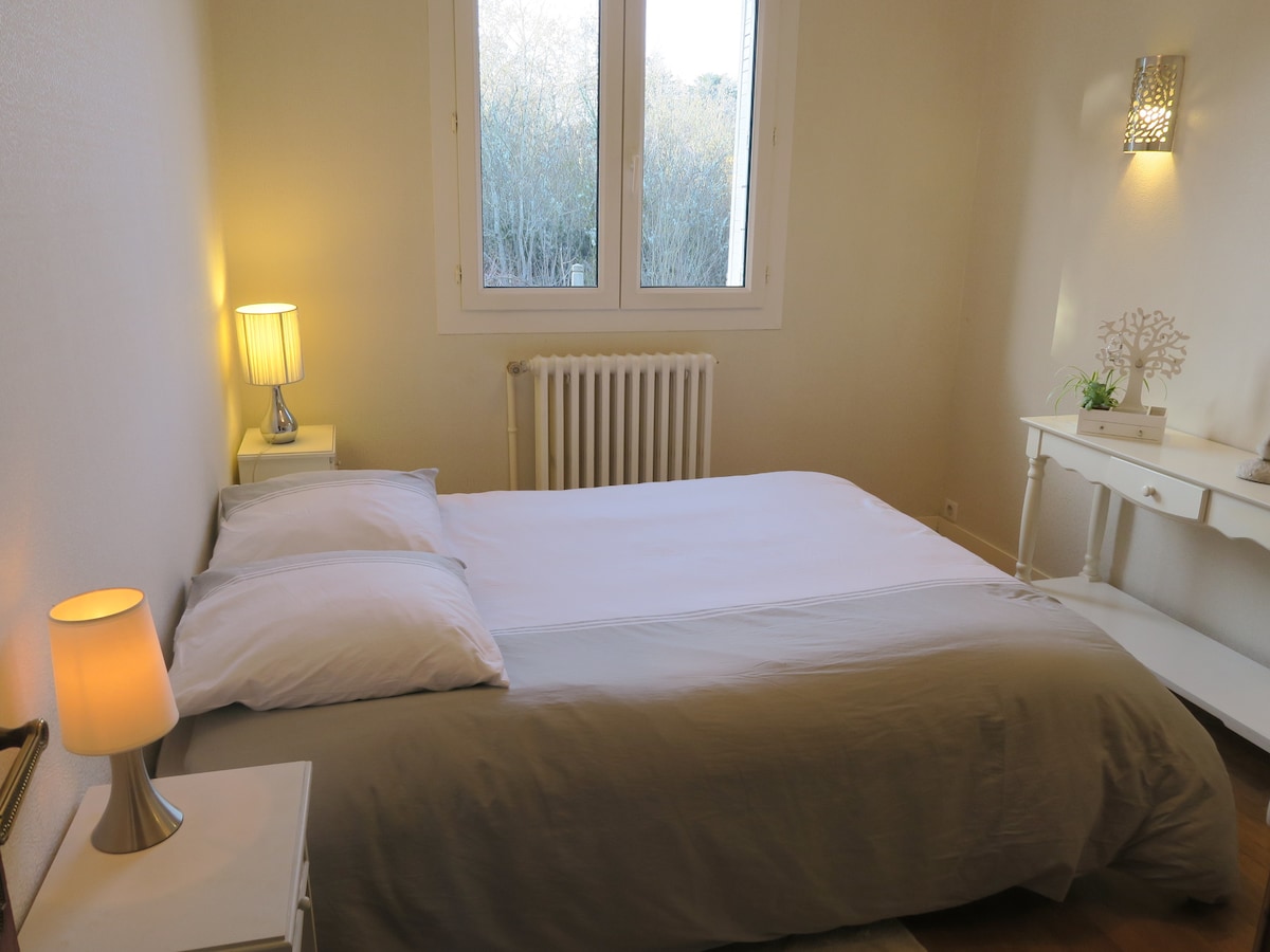 Tweede slaapkamer met tweepersoonsbed