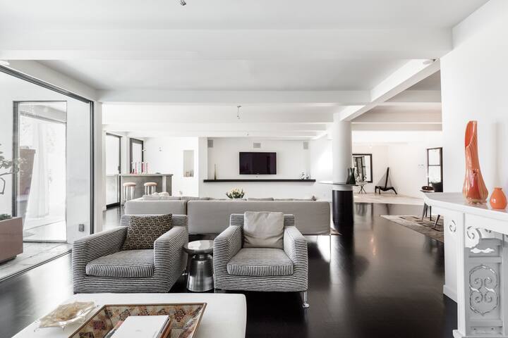 L.A. Villa gallery image 4