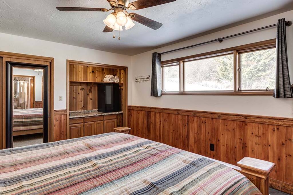 The TV is over sized from what you might expect in any hotel. The fireplace is right there. A nice large closet with full length hanging for your clothes,
a full length mirror
to see how great you look !
This room is the most centrally located to everything.