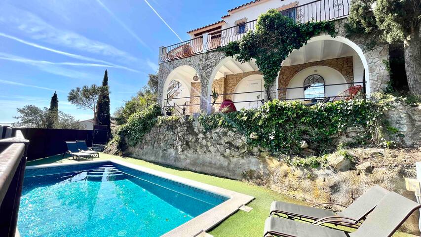 Villa con encanto, piscina, vistas y cerca del mar