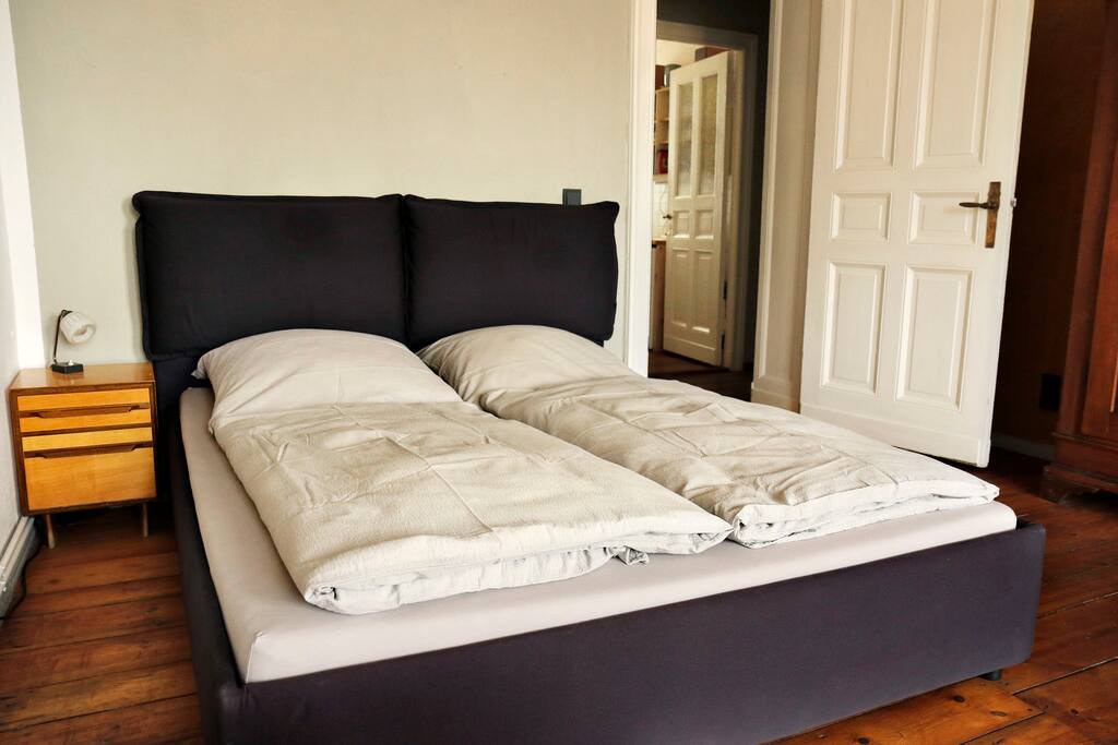 Comfortable double bed 160x200