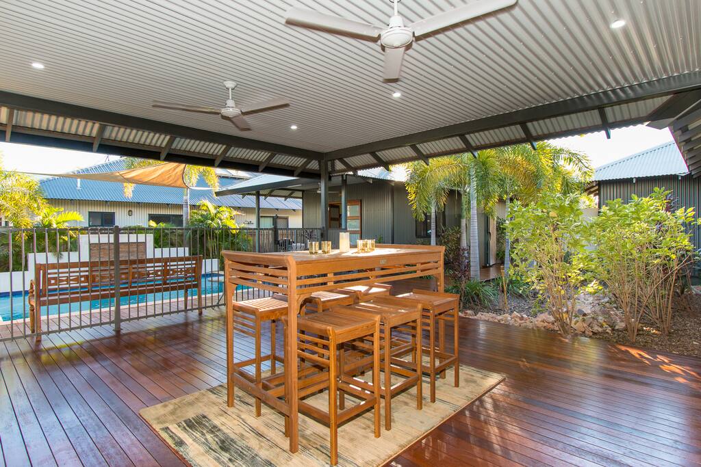 Outdoor Entertaining Deck