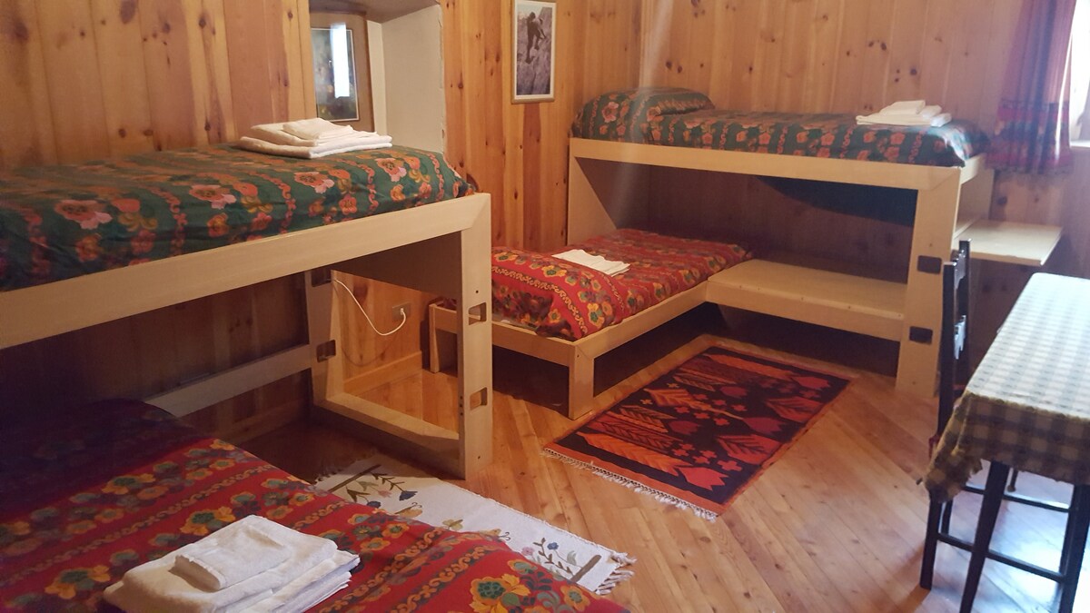 Საძინებელი 2 ორსართულიანი საწოლი 