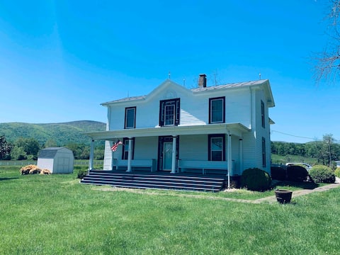 Blue Ridge Farm,group bookings,slps 24,with views