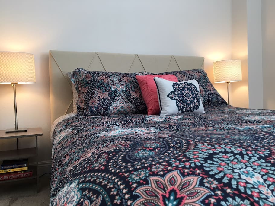 Set with a queen size bed, dressed with contemporary bedding and matching pillows for stylish sleeping,
enjoy pure relaxation in this luxurious master suite which also includes a master bathroom.