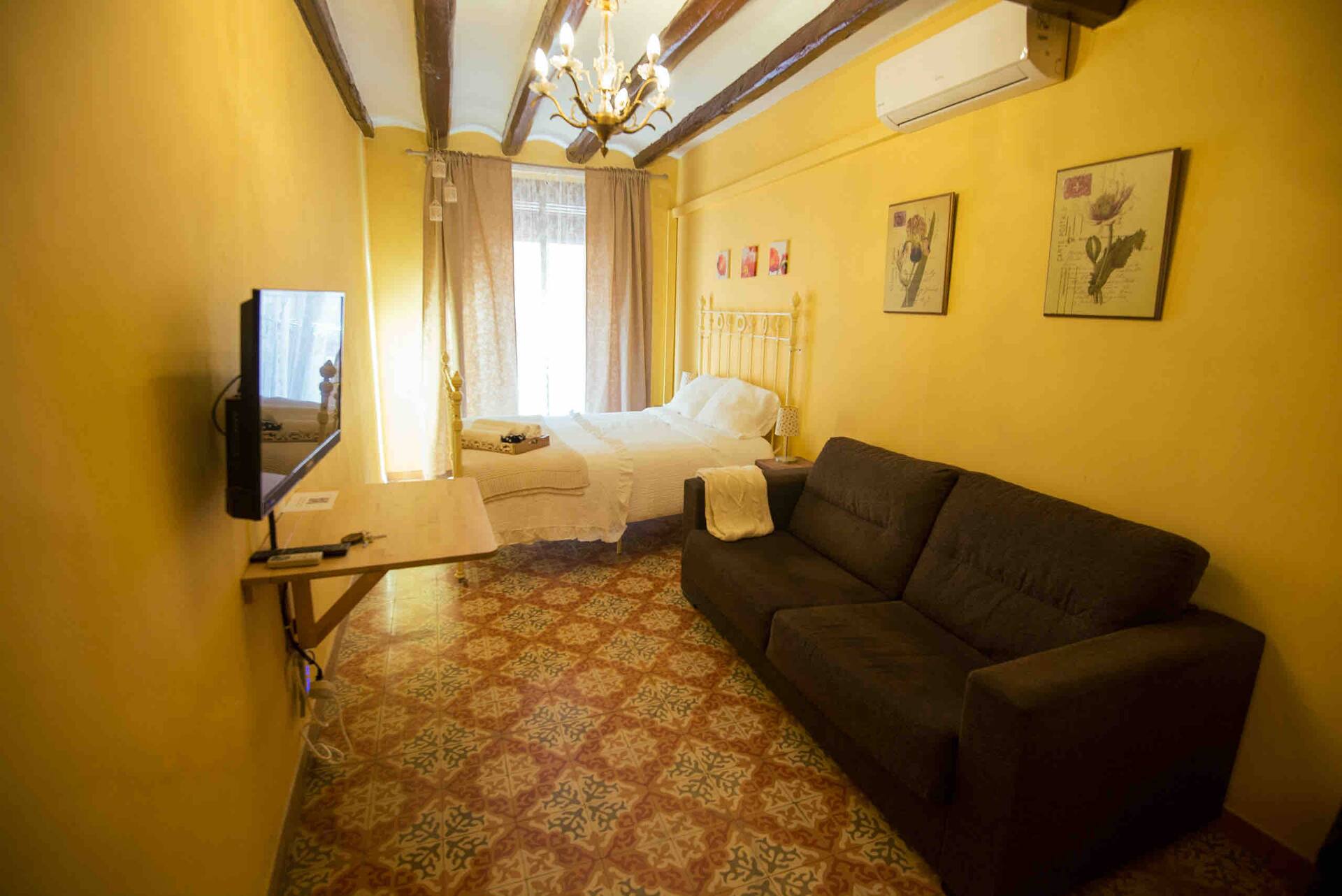 Cute 1 bedroom unit in a charming medieval town