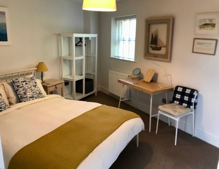 Armario para colgar y plegar la ropa.