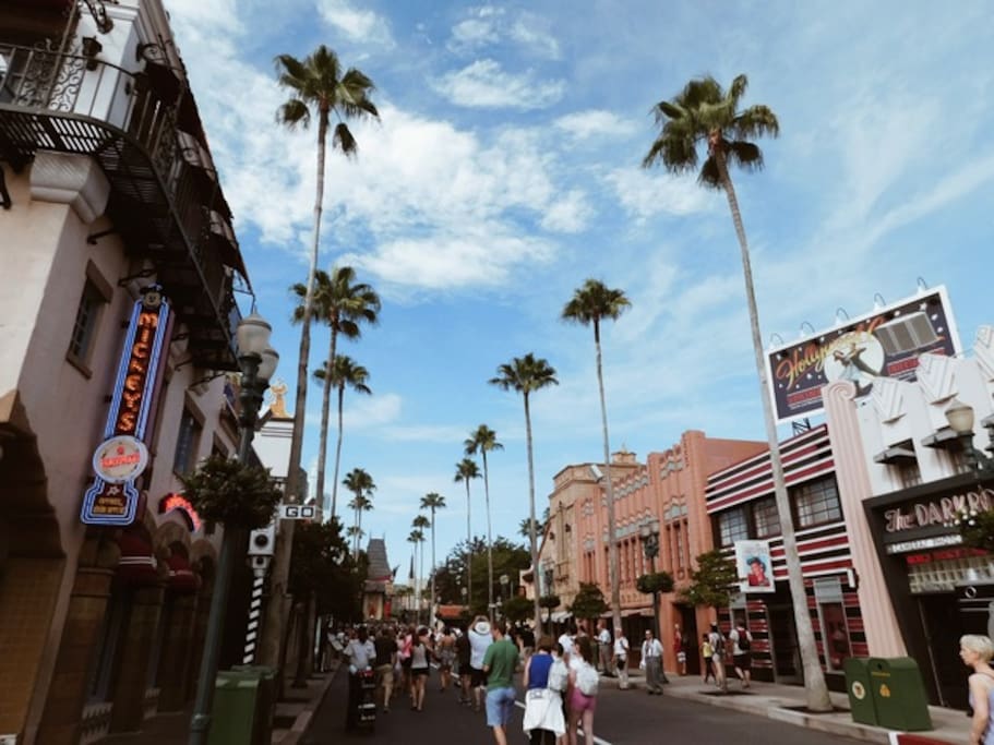 40 minutes to Hollywood Studios