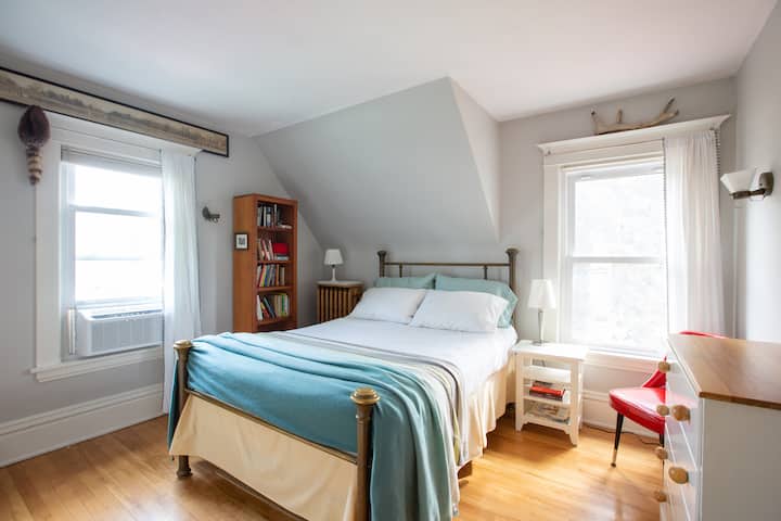 ملكة الطابق الثاني