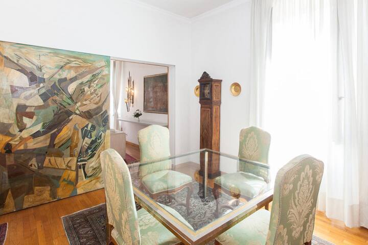 Rome Spanish Steps : Wide Apartment Up to 7 People gallery image 2