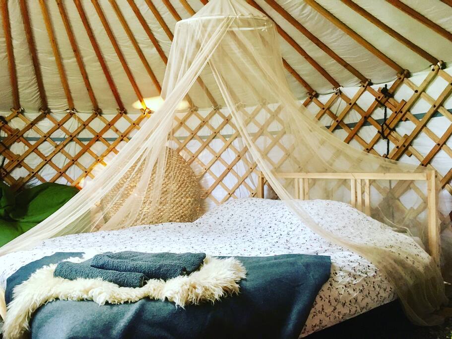 Fris opgemaakt bed