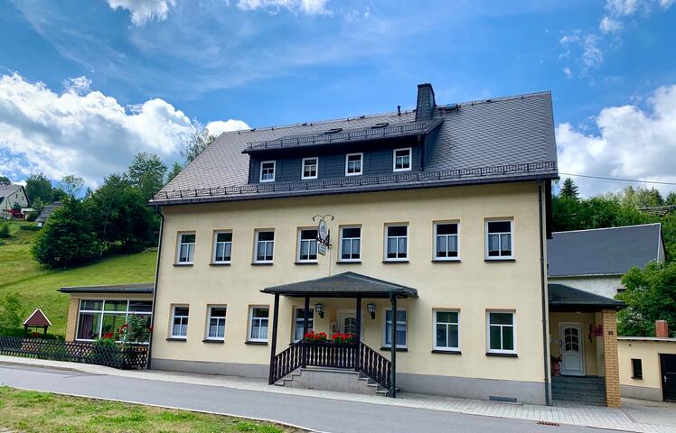 Airbnb Grossruckerswalde Vacation Rentals Places To Stay