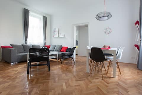 Spacious 3BR APT in the center with big terrace