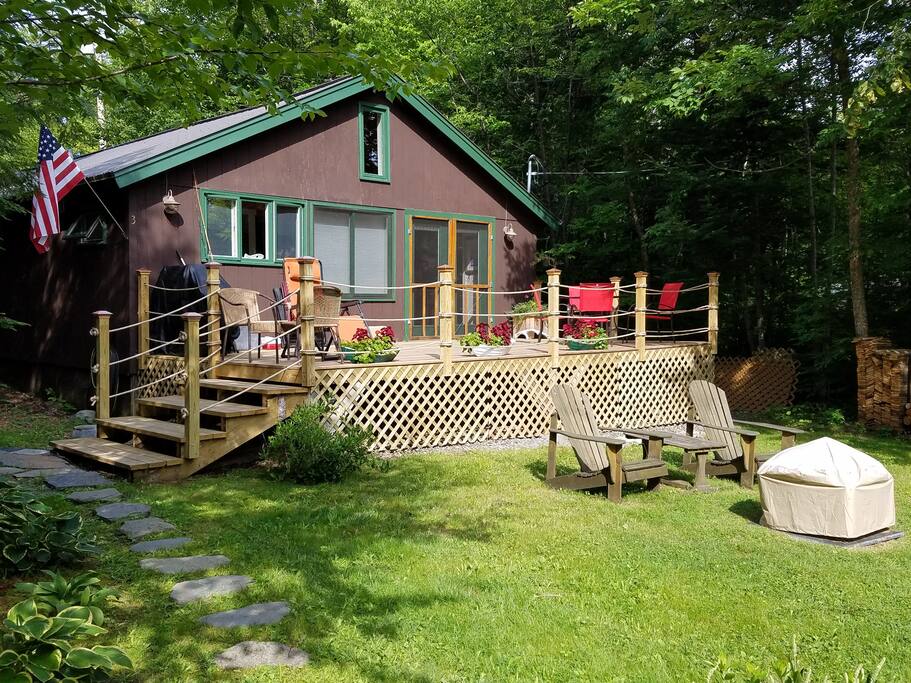Front deck overlooking the lake