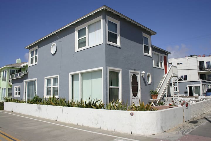 Fabulous Ocean Front Home 3br 2bath- Sleeps 9 gallery image 5