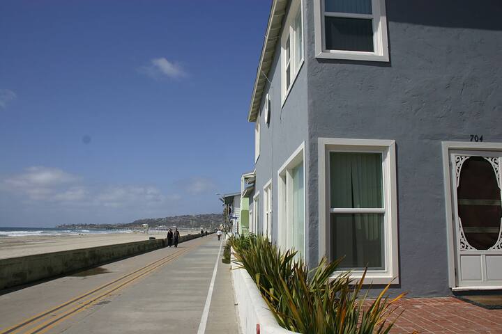 Fabulous Ocean Front Home 3br 2bath- Sleeps 9 gallery image 4