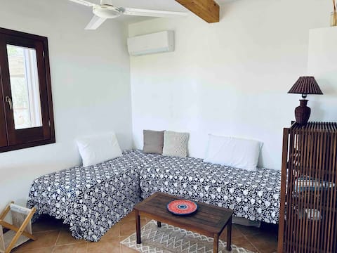 Proprietà Airbnb di successo: Casina: Cottage with Vineyard, Walk to the Beach a Castelvetrano