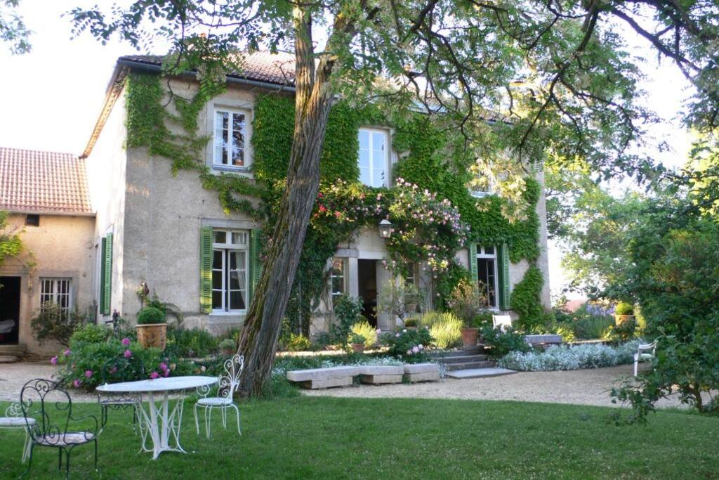 MAISON DE CHARME AVEC PISCINE - Villas à louer à Chaignay ...