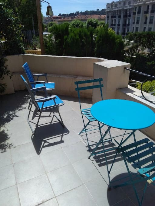 La terrasse exposée sud-est : 8 m2