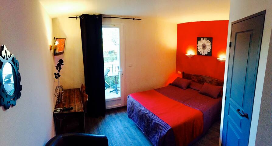Quiet vacqueyras room