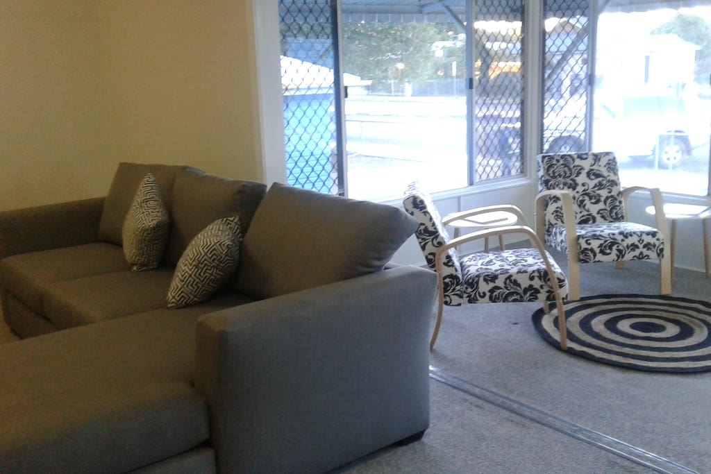 Lounge & Sunroom