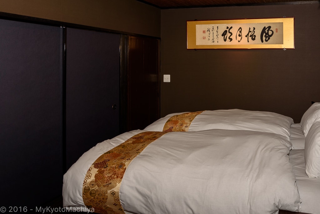 Dva kreveta za jednu osobu u drugoj zapadnoj spavaćoj sobi na 2. katu. U ovoj se sobi nalazi i kauč na razvlačenje.