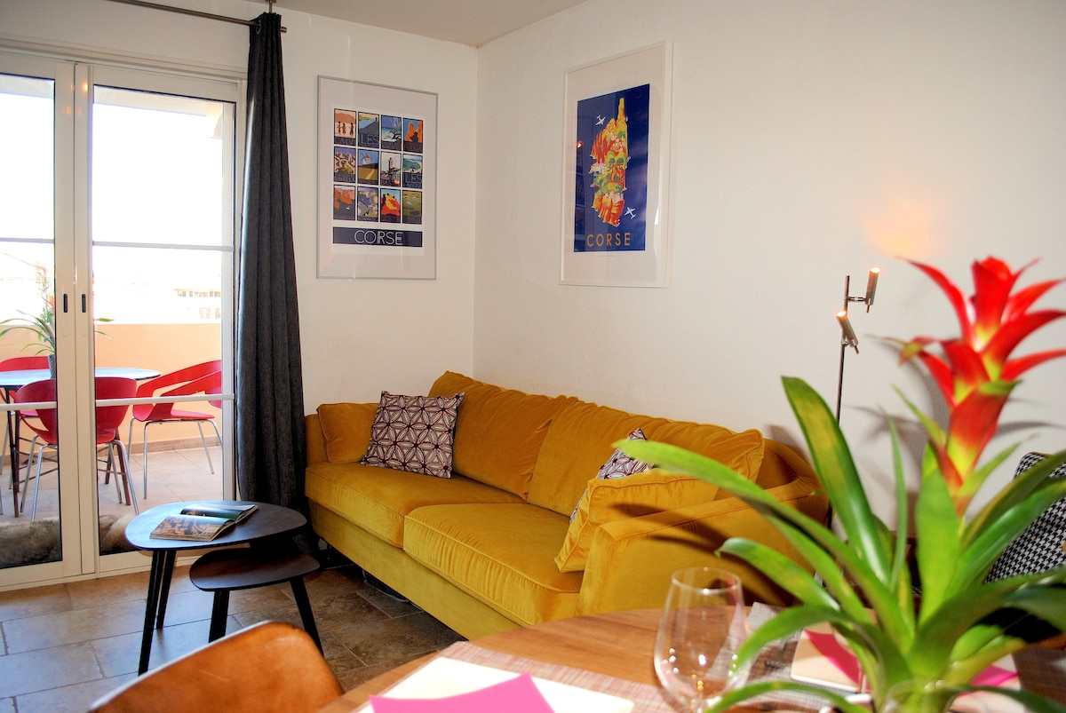 Top Airbnb: AIR-CONDITIONED APARTMENT/TERRACE 200 M FROM THE BEACH à L'île Rousse