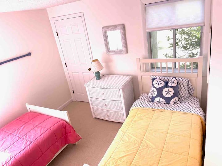 Štvrtá spálňa, dve samostatné postele.