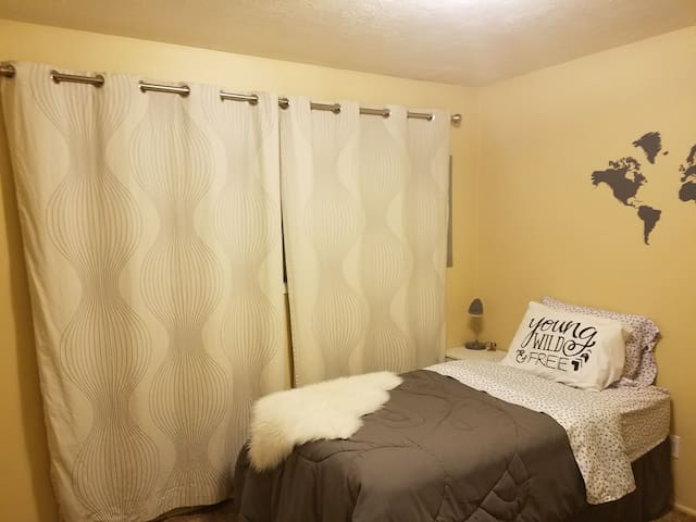 Cozy Oasis For Lone Traveler