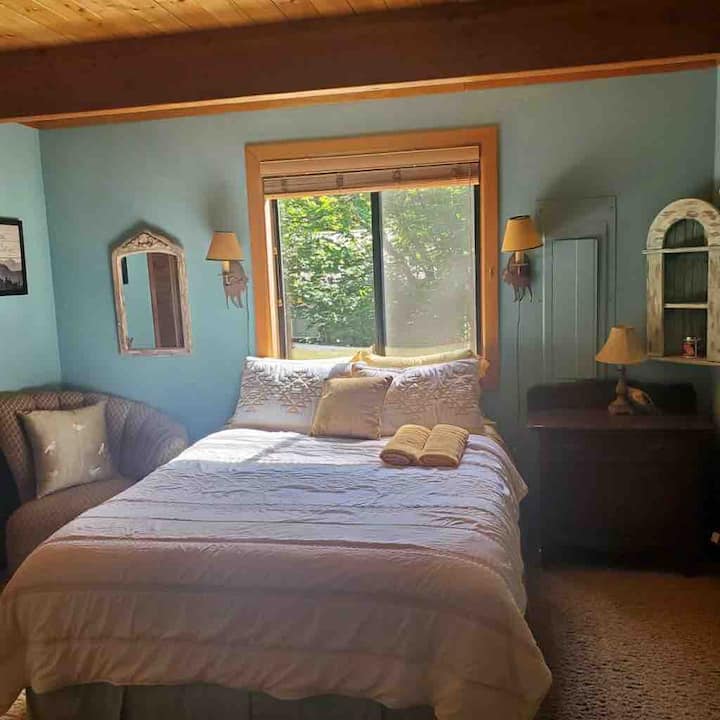 Top 10 Airbnb Vacation Rentals Near North Cascades National Park, USA