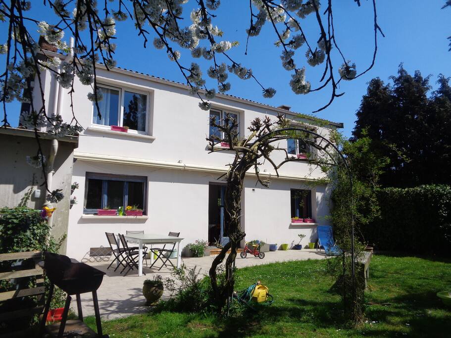 vue arrière maison,et terrasse