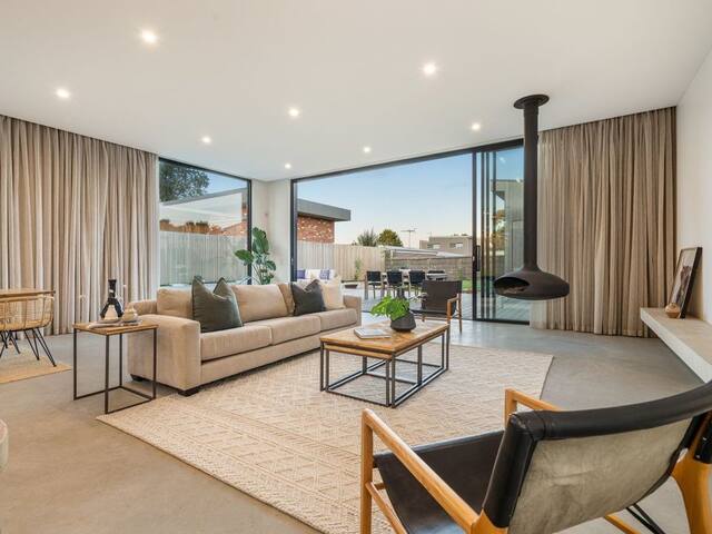 LUXE Poolside living, in the heart of Flinders gallery image 3