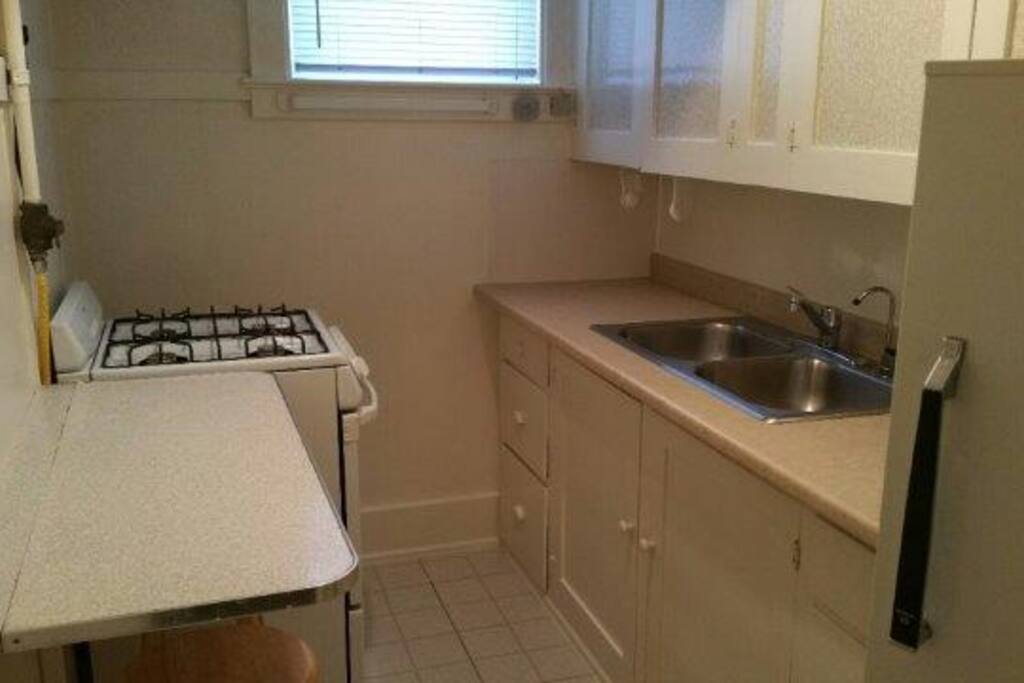 Full kitchen