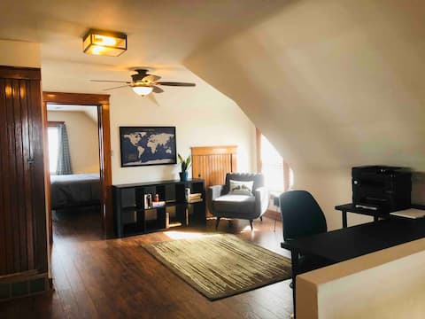 Top performing Airbnb: Lakewood Victorian Home 3rd Floor Apt with View in Lakewood