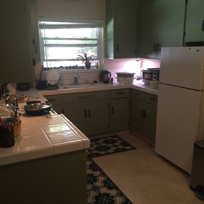 Shared Retro 1950s kitchen!