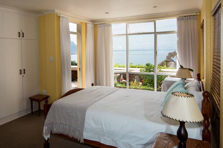 Neptune Apartment – A Whale of A Time gallery image 5