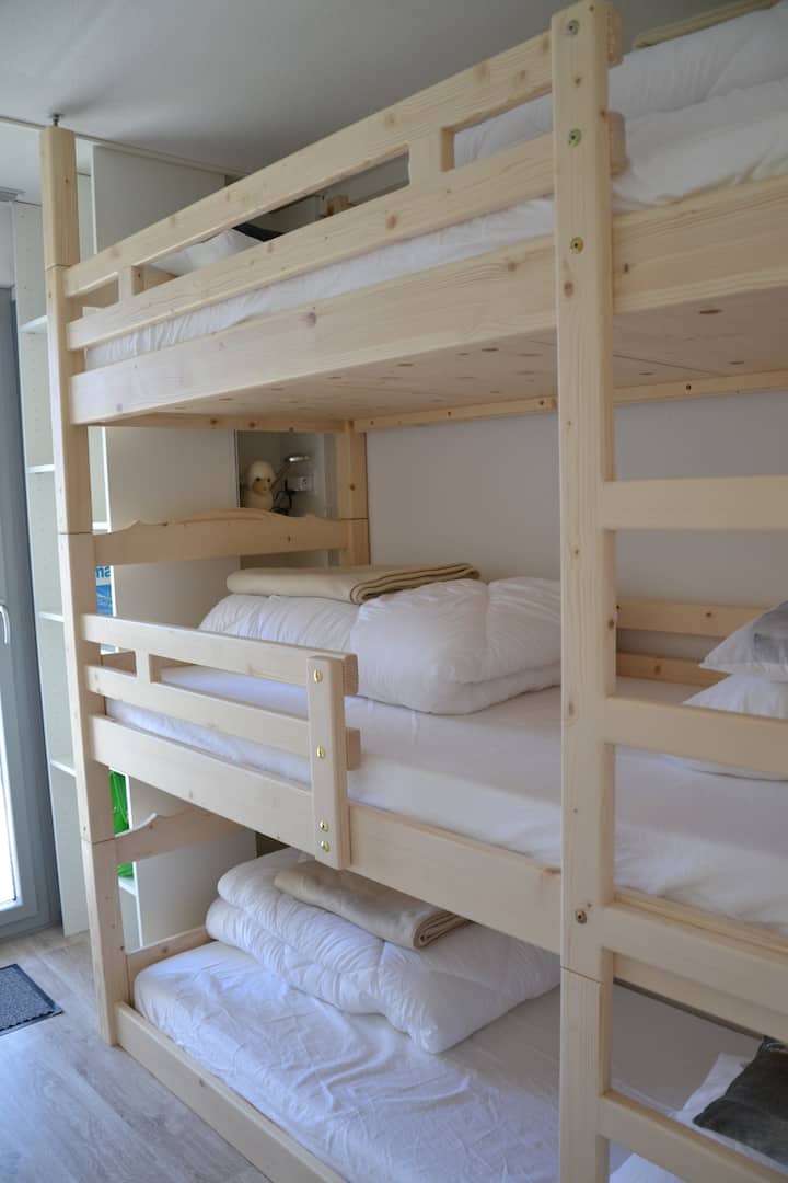 غرفة إخفاء: 3 أسرّة بطابقين