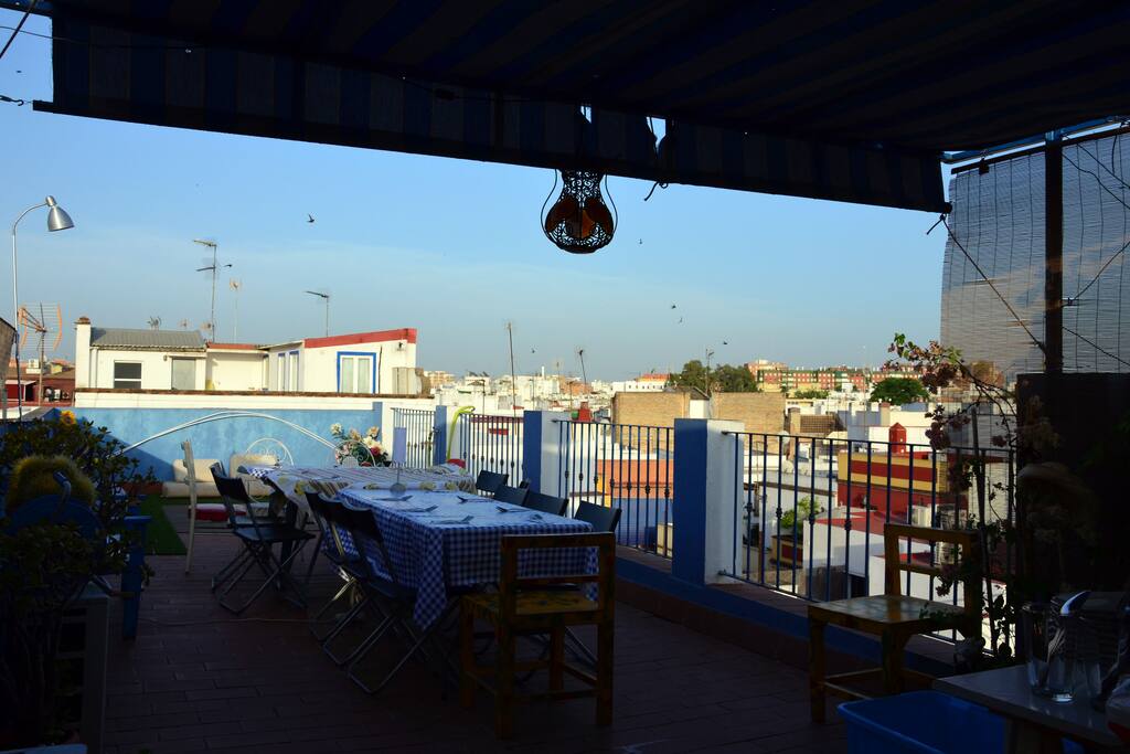 Terraza, vista desde la entrada.