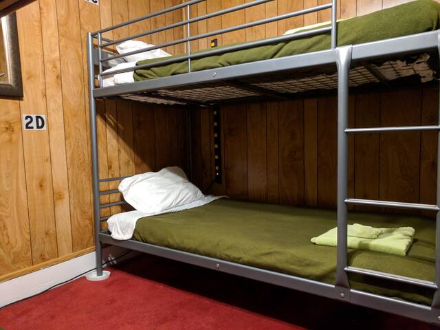 Bunk 2D - Downtown Minneapolis Hostel