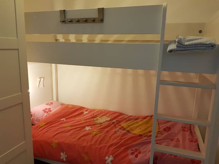 Druga spavaća soba s posteljinom.
