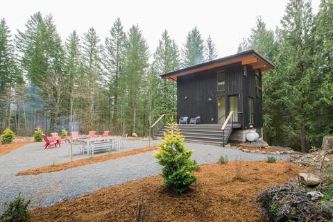 Gorge Modern Cabin- your own private world!