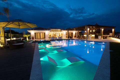 Luxurious Beach House - Private Pool Golf & Marina