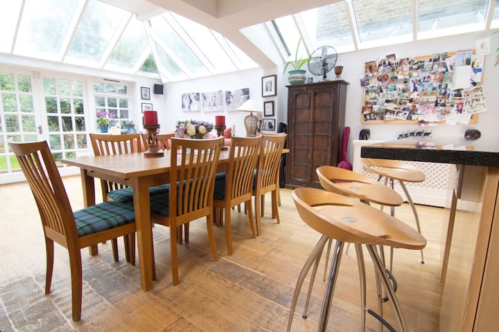 5 Bed town house in Fulham/Hammersmith by River gallery image 4