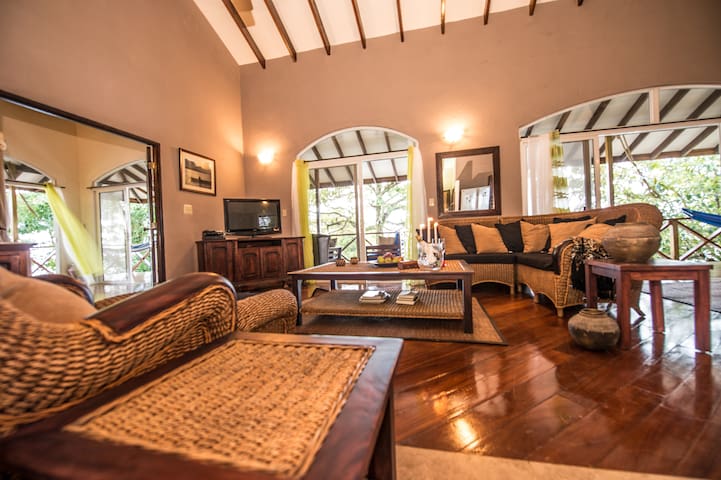 Luxury Suite @ Popa Paradise Resort