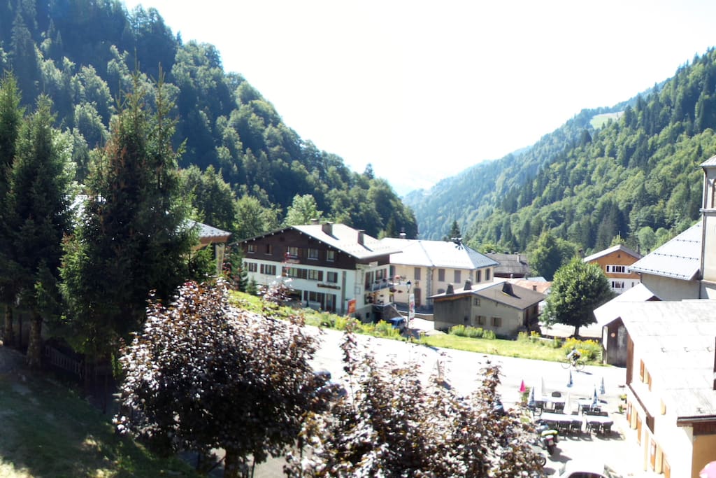 La vue du balcon en été