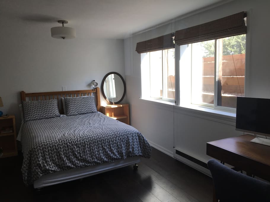 Bedroom 2- with queen size bed